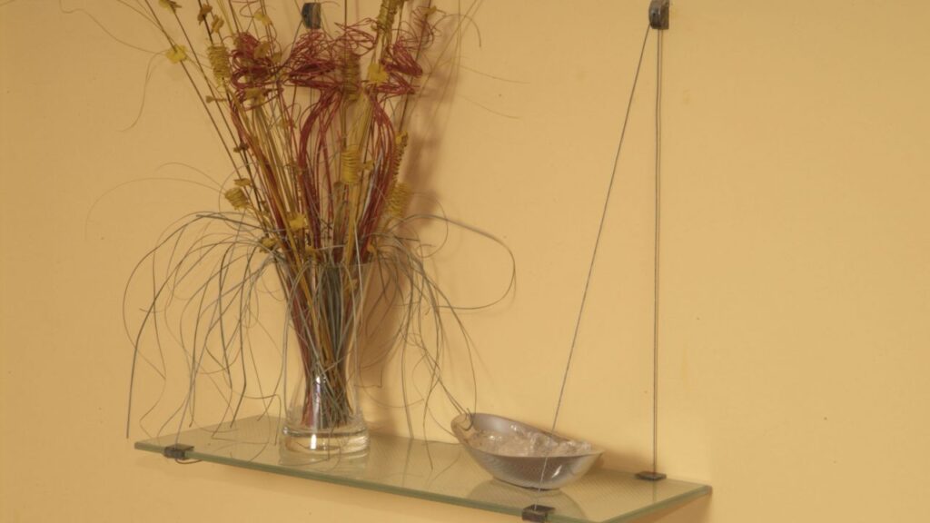 Balda suspendida con cable: Cómo crear una solución de almacenamiento práctica