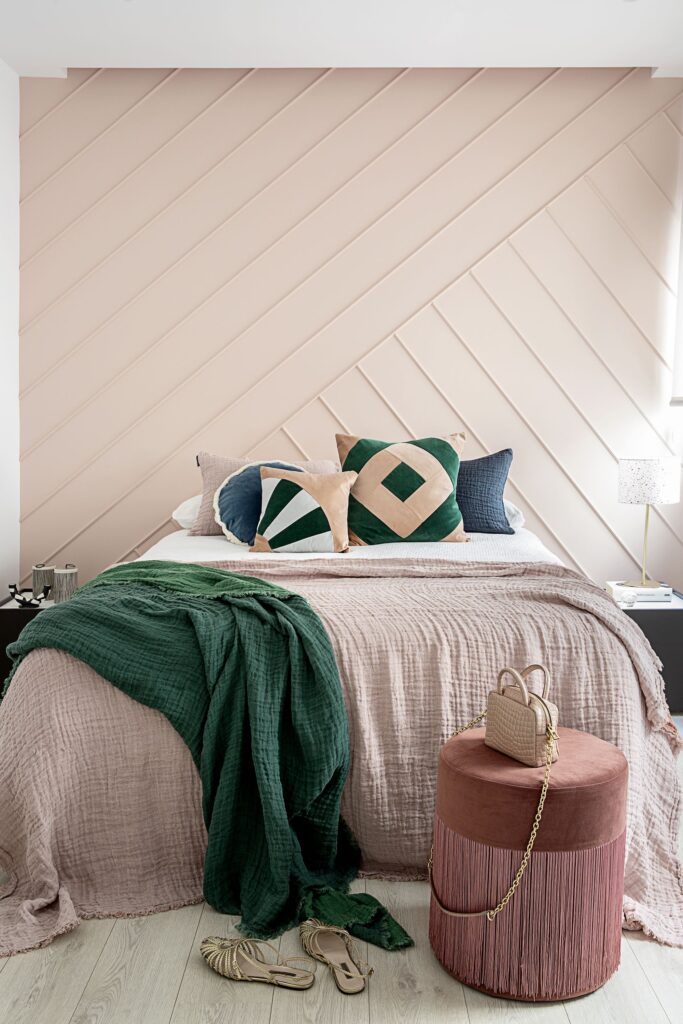 Cabecero con molduras: Ideas creativas para renovar tu dormitorio