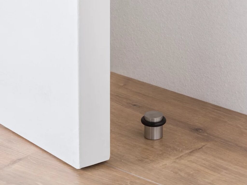 Colocar topes para puertas: Guía práctica y sencilla para mantener tus puertas protegidas