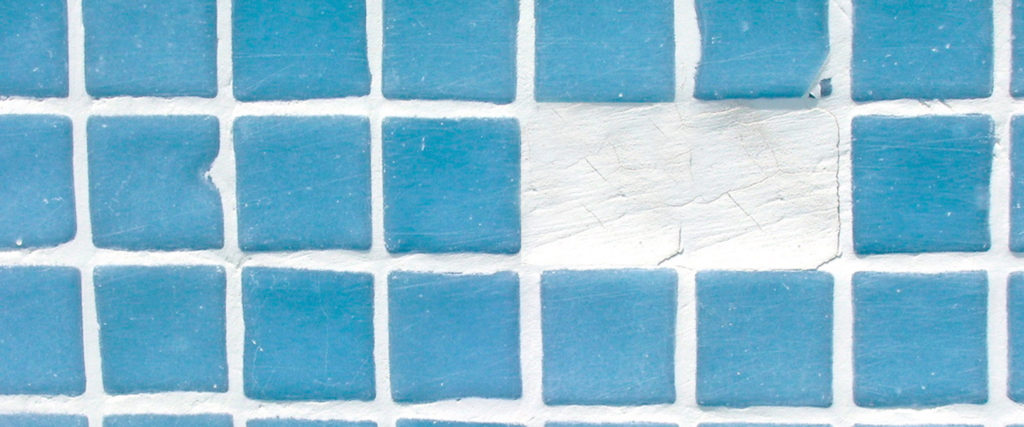 Cómo arreglar baldosas de piscina: Guía paso a paso