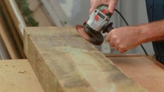 Cómo hacer que una pieza de madera tenga aspecto rústico: Guía paso a paso