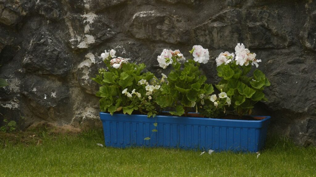 Cómo pintar una jardinera de terracota – Paso a paso