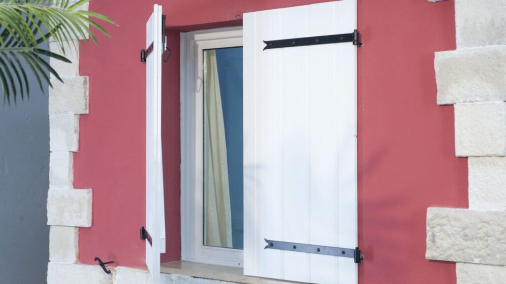 Crear contraventanas rústicas: Guía paso a paso para añadir encanto y funcionalidad