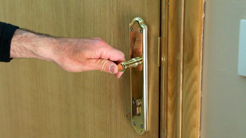 Reforzar sujeción de manilla: Consejos para asegurar una fijación sólida